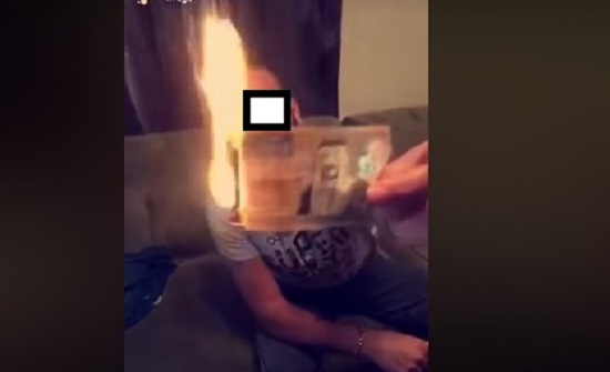 بالصور : القبض على عربي أحرق نقودا أردنية لاشعال سيجارة بالصور : القبض على عربي أحرق نقودا أردنية لاشعال سيجارة