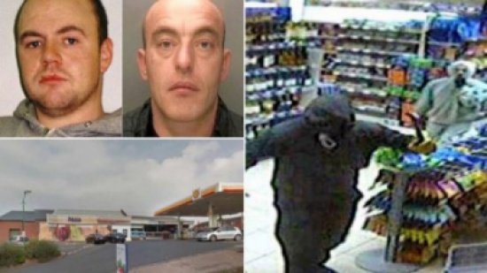 شاهد.. لصوص يكسرون ذراع عاملة في محطة للوقود