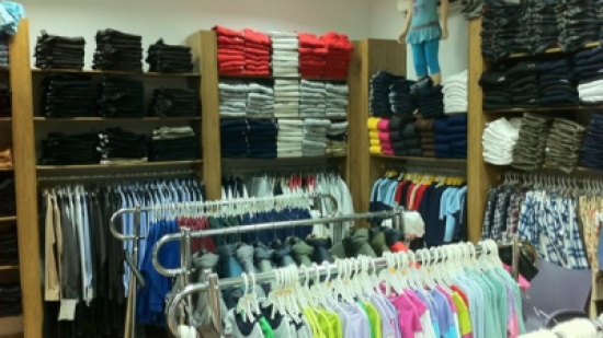 "الصناعة": الغاء التخفيضات على الالبسة المستوردة والاحذية لم يطبق بعد