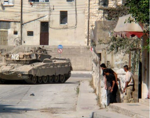 الاحتلال يجتاح نابلس ويعتقل 41 مطلوبا الاحتلال يجتاح نابلس ويعتقل 41 مطلوبا