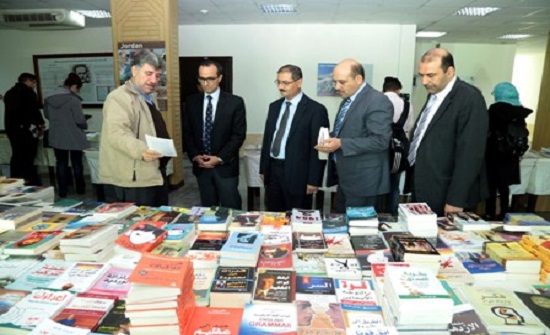 بتنظيم من "أزبكية عمان" و "منكو " معرض الكتاب الثقافي في " الأردنية"