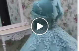 رد فعل أصدقاء العريس لحظة رؤيتهم العروس (فيديو) رد فعل أصدقاء العريس لحظة رؤيتهم العروس (فيديو)