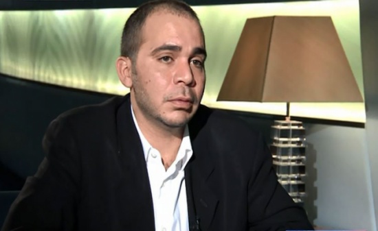 الأمير علي : أدعم المرشح الذي يقدم برنامجاً يرتقي بكرة القدم ولا أربط القضايا الرياضية بالسياسة (فيديو) الأمير علي : أدعم المرشح الذي يقدم برنامجاً يرتقي بكرة القدم ولا أربط القضايا الرياضية بالسياسة (فيديو)