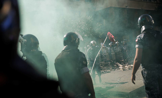 بالفيديو : لبنان.. الحراك مستمر والداخلية تنفي استخدام القوة المفرطة بالفيديو : لبنان.. الحراك مستمر والداخلية تنفي استخدام القوة المفرطة