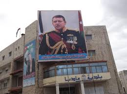 بلدية مأدبا تنظم حملة نظافة في المقبرة الإسلامية بمأدبا