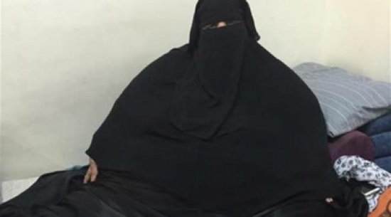 سعودية تنام جالسة بسبب وزنها المفرط " صورة "