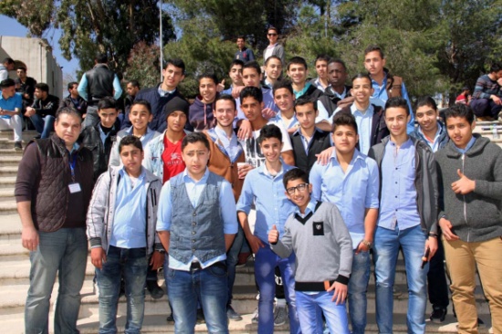 وفد من طلبة مدارس المجد الحديثة يزور البلقاء التطبيقية