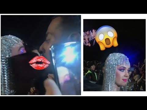 بالفيديو.. كاتي بيري تقبل معجب في أبوظبي ليجد الحب في العام الجديد بالفيديو.. كاتي بيري تقبل معجب في أبوظبي ليجد الحب في العام الجديد