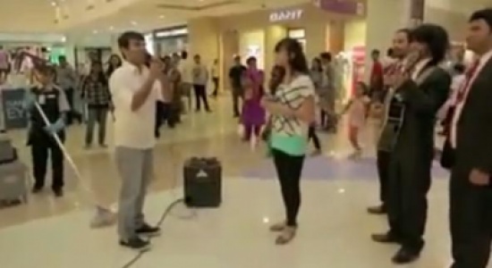 عرض عليها الزواج بالمول.. فبماذا ردت؟