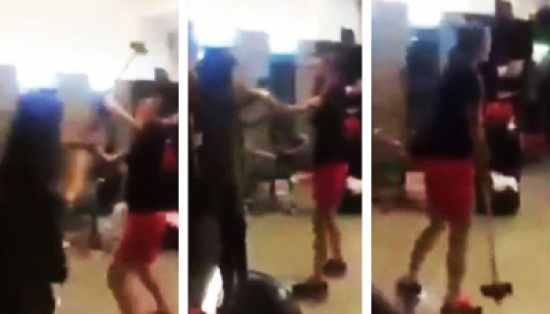 شاهد.. امرأة تحطم صالون تجميل لعدم رضاها عن الـ لوك الجديد