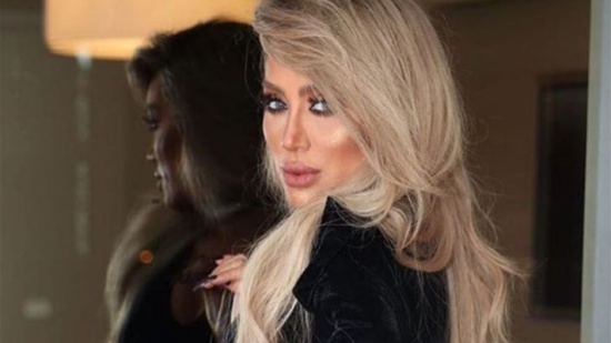 بالصورة- بعد نظاراتها باهظة الثمن.. حذاء مايا دياب يفوق 11 ألف دولاراً