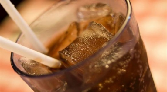 شرب الكولا يومياً يزيد خطر الإصابة بالسرطان شرب الكولا يومياً يزيد خطر الإصابة بالسرطان