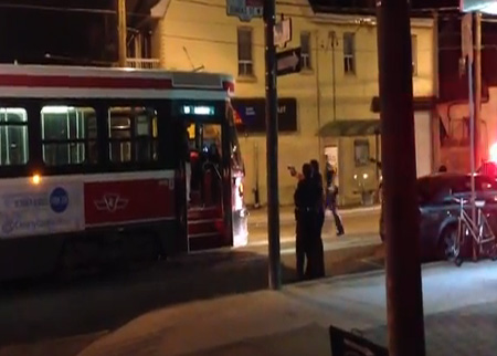 ضابط يطلق 9 رصاصات على مراهق