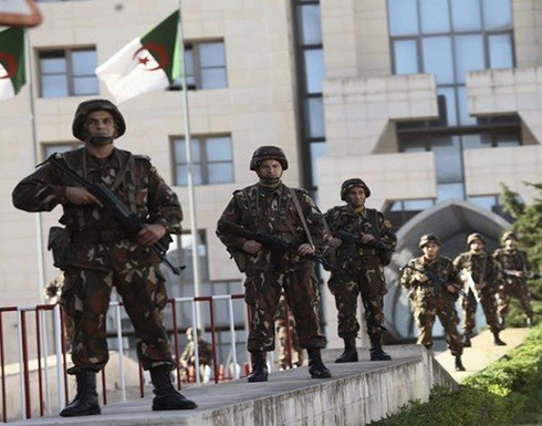 الجيش الجزائري يدمر مخابئ لإرهابيين الجيش الجزائري يدمر مخابئ لإرهابيين