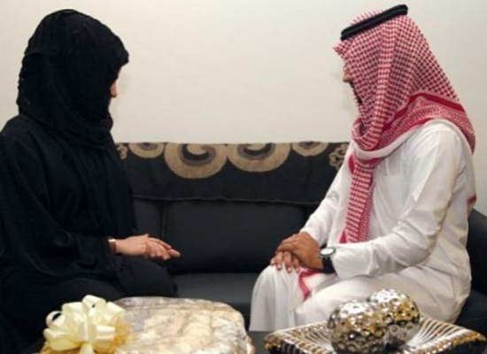 فتاة ترهن موافقتها على الزواج من شاب بشرط وافق على تلبيته دون تردد فتاة ترهن موافقتها على الزواج من شاب بشرط وافق على تلبيته دون تردد