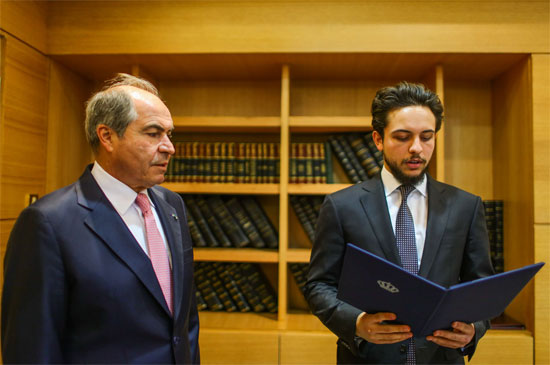 الملك يغادر في زيارة خاصة .. وولي العهد يؤدي اليمين الدستوري نائباً له الملك يغادر في زيارة خاصة .. وولي العهد يؤدي اليمين الدستوري نائباً له