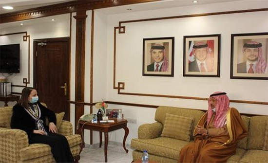 وزيرة الصناعة تبحث مع السفير السعودي تعزيز التعاون