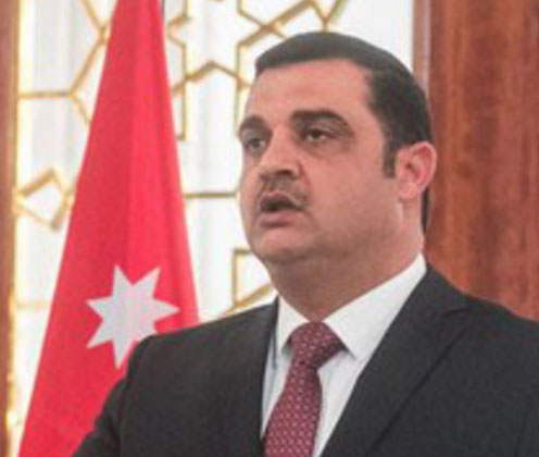 وزير الشباب يكرم الطالب العوايشة لابداعه بمسابقة الروبوت