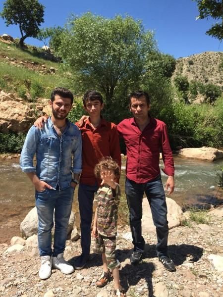 عمار الكوفي يعلن الحداد على "فيس بوك" وينشر مزيداً من صور شقيقه الراحل عبد الله عمار الكوفي يعلن الحداد على "فيس بوك" وينشر مزيداً من صور شقيقه الراحل عبد الله