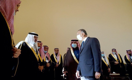 رئيس وزراء العراق يدعو لتوسيع التعاون الاقتصادي مع السعودية رئيس وزراء العراق يدعو لتوسيع التعاون الاقتصادي مع السعودية