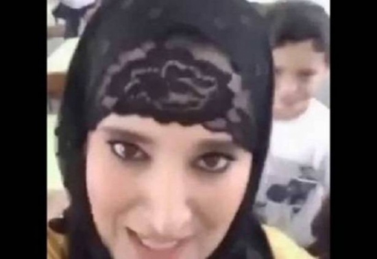 فيديو لمعلمة يتسبب في ضجة كبيرة وعقوبة تأديبية تلاحقها