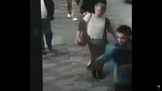 بكل هدوء.. أول فيديو لمهاجم مطار فلوريدا يطلق النار والركاب يفرون “شاهد” بكل هدوء.. أول فيديو لمهاجم مطار فلوريدا يطلق النار والركاب يفرون “شاهد”