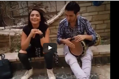 شاهد...شاب وفتاة يحوّلان أغنية غربية إلى إيقاع شرقي