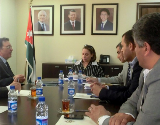 وزيرة النقل تبحث اثار العاصفة الثلجية علــــــى قطــــاع النقل وزيرة النقل تبحث اثار العاصفة الثلجية علــــــى قطــــاع النقل
