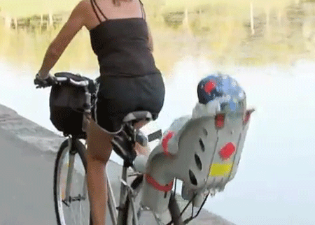 الطفل والدراجة