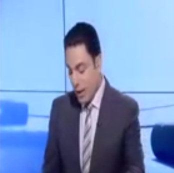 متصل مصري يصيب مذيع الجزيرة بهيستيريا