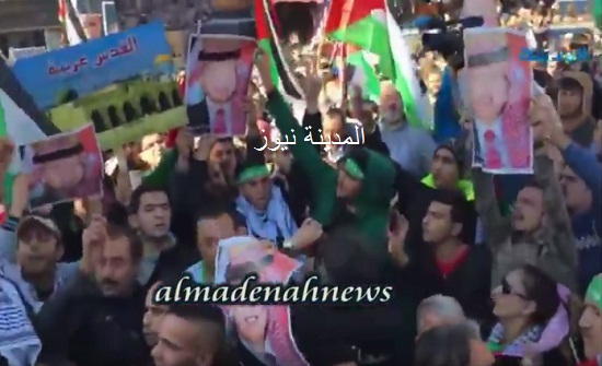 مسيرة في العقبة ضد قرار ترامب نقل السفارة الى القدس مسيرة في العقبة ضد قرار ترامب نقل السفارة الى القدس