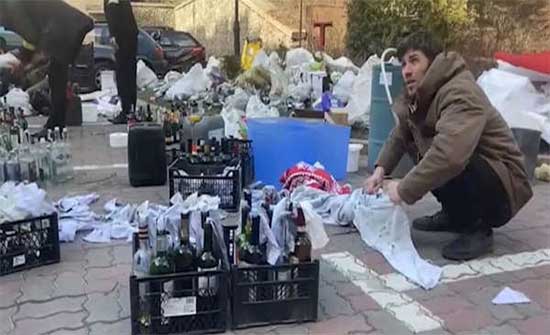 الأوكرانيون في كييف يستعدون لاستقبال الجيش الروسي بقنابل "المولوتوف" .. بالفيديو الأوكرانيون في كييف يستعدون لاستقبال الجيش الروسي بقنابل "المولوتوف" .. بالفيديو