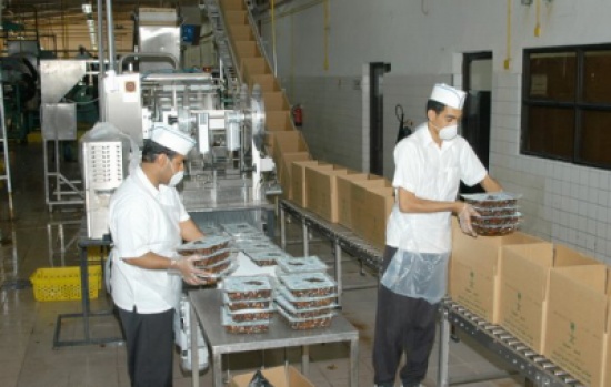 وزارة العمل تحذر من تشغيل العمال والموظفين خلال العيد دون دفع " الإضافي "