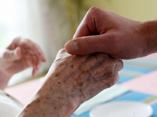 ندوة تعريفية في المزار الجنوبي بحقوق المسنين