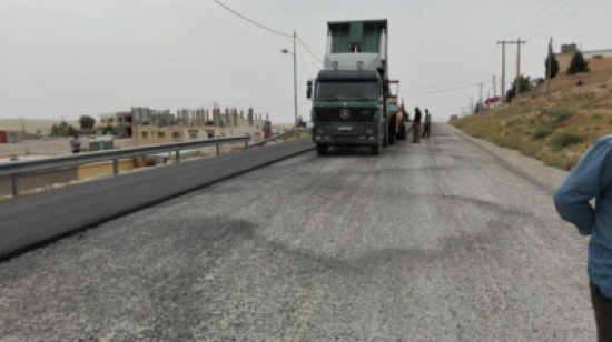 انجاز 85 % من مشروع طريق الطفيلة النافذ