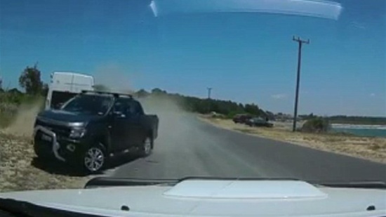 بالفيديو: كيف تصرّفت بعدما رأت زوجها مع امرأة أخرى أصغر سناً؟