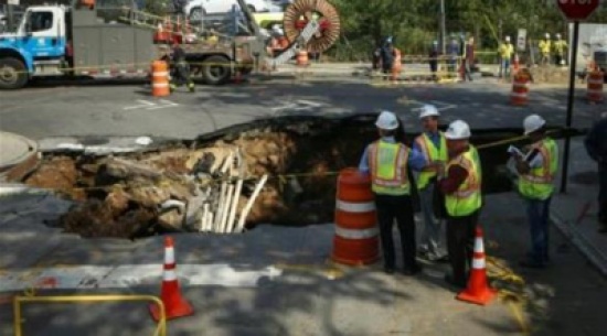 فجوة عملاقة تبتلع شارعاً في نيويورك