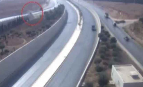 بالفيديو: حادث تصادم وتدهور مؤسف في عمان بالفيديو: حادث تصادم وتدهور مؤسف في عمان