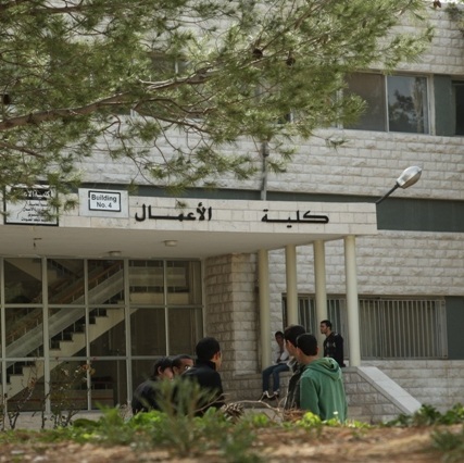 "أعمال الأردنية" تعايين المعايير البيئية والأخلاقية لمعضلة الأعمال "أعمال الأردنية" تعايين المعايير البيئية والأخلاقية لمعضلة الأعمال