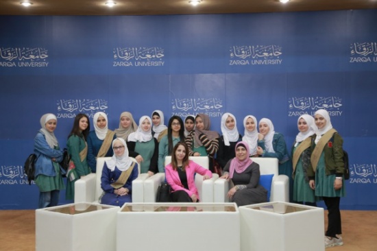 وفد من طالبات مدرسة سكينة يزرن جامعة الزرقاء وفد من طالبات مدرسة سكينة يزرن جامعة الزرقاء