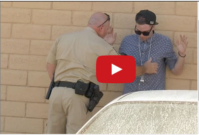 ساحر ينجو من العقوبة بإخفاء المخدرات عن الشرطي