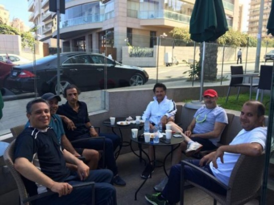 راغب علامة يتناول القهوة على بعد امتار من انفجار الروشة " صور"