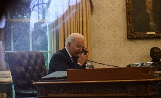 بايدن يهاتف زيلينسكي.. ناقشا دعم كييف والعقوبات على روسيا بايدن يهاتف زيلينسكي.. ناقشا دعم كييف والعقوبات على روسيا