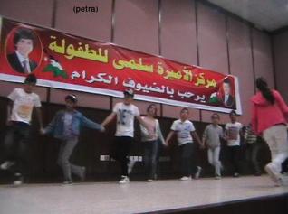 اعضاء برلمان مركز الأميرة سلمى للطفولة بالزرقاء يؤدون القسم