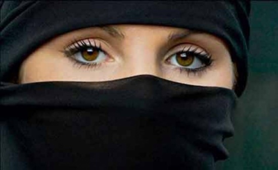 خليجية تختلس 11 مليون ريال وتنفقها على شاب وعدها بالزواج! خليجية تختلس 11 مليون ريال وتنفقها على شاب وعدها بالزواج!