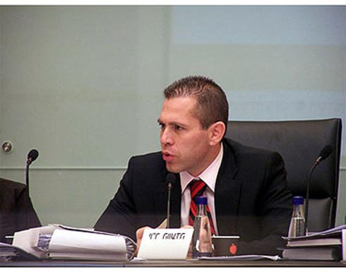 حوار مع وزير يدعو للقضاء على بنية حماس في الضفة