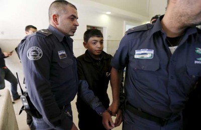 الحكومة الاسرائيلية تقر قانونا يحبس اطفال الحجارة