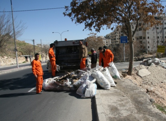 الأمانة تنفذ حملات نظافة شاملة في مناطق عمان