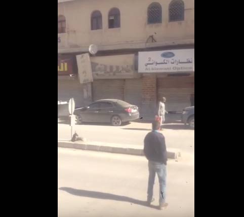 تجار في الرصيفة يغلقون محلاتهم ويعتصمون أمام غرفة التجارة تجار في الرصيفة يغلقون محلاتهم ويعتصمون أمام غرفة التجارة
