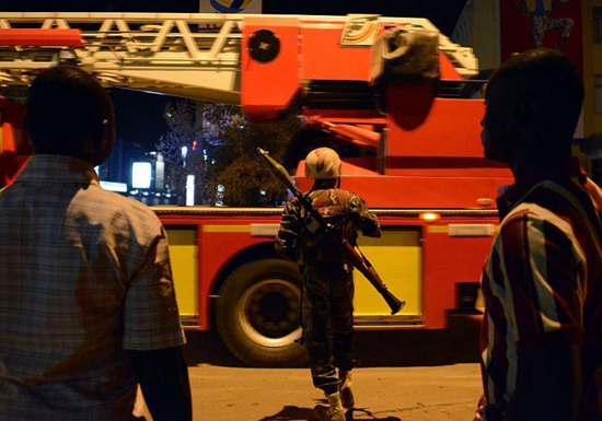 بالفيديو : 20 قتيلا في هجوم للقاعدة على فندق ببوركينا فاسو بالفيديو : 20 قتيلا في هجوم للقاعدة على فندق ببوركينا فاسو
